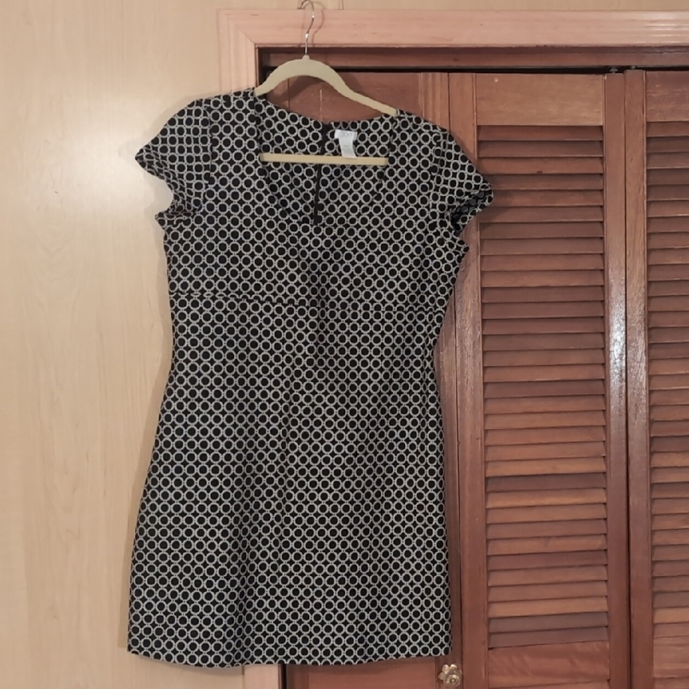 Chic Black and White Geometric Dress
